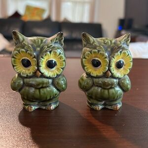 Vintage Lefton Green and Yellow Ceramic Owl salt, and pepper shakers.